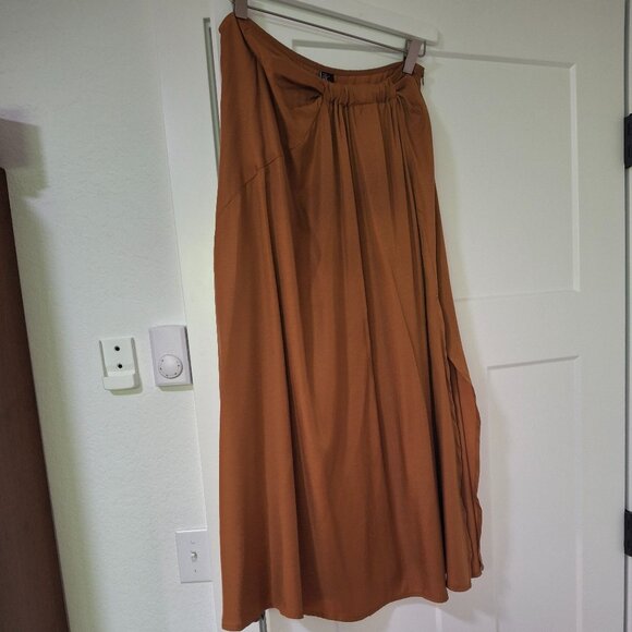 EFFORTLESS ELEGANCE SILKY MIDI SKIRT - Picture 4 of 6